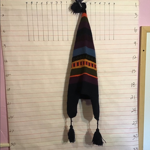 Stocking hat with ear coverings, has tassels too - Picture 2 of 8